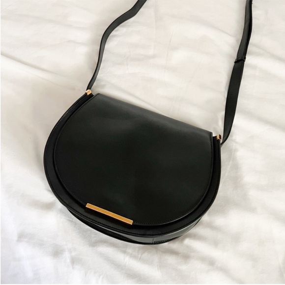 Cuyana Saddle Bag, Black, Large - Leather Saddle Bag - Picture 13 of 13